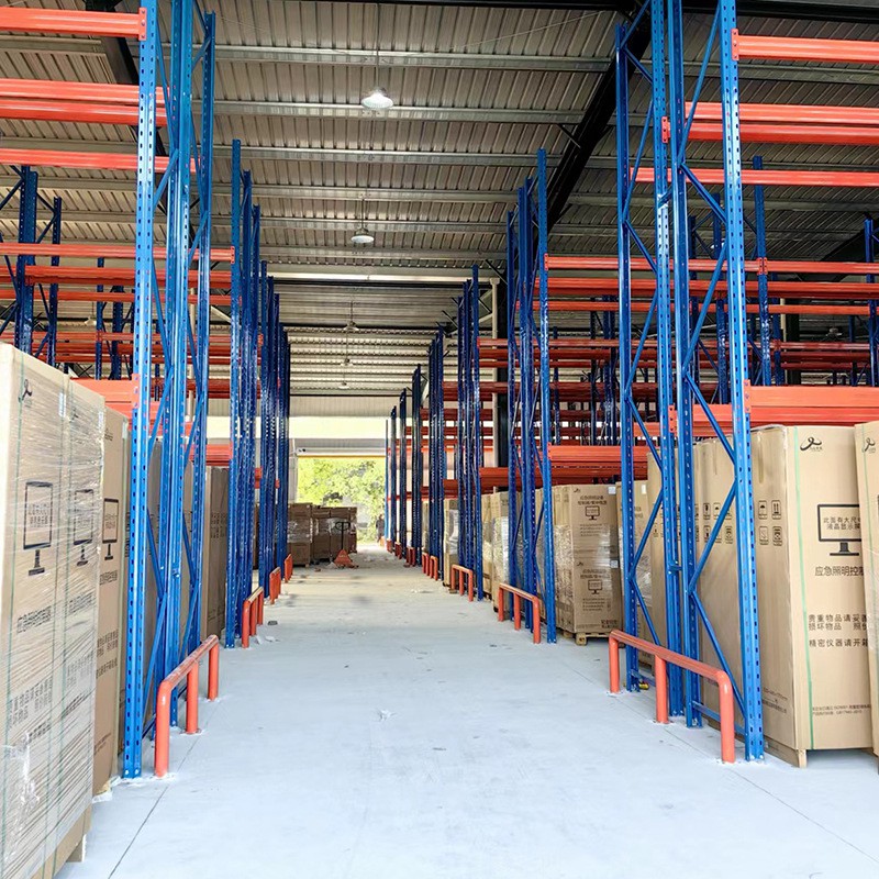 Raskeveokite kaubaaluste riiulite terrass